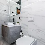 Crystal Old Town Apartment *