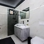 Crystal Old Town Apartment *