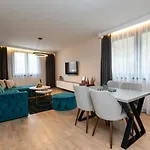 Crystal Old Town Apartment *