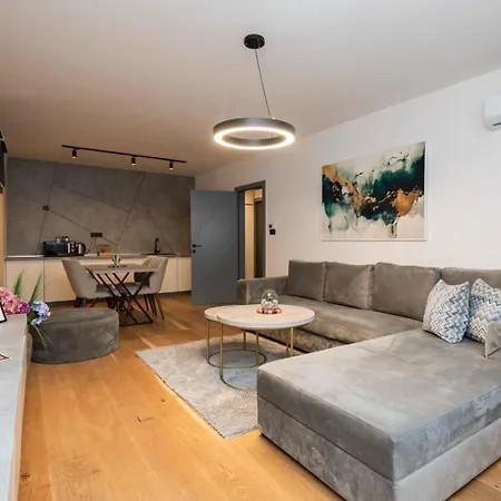 Crystal Old Town Apartment