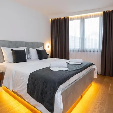 Crystal Old Town Apartment *